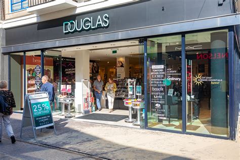 douglas roermond openingstijden
